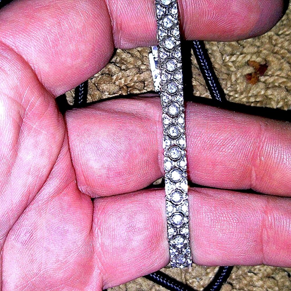 7 in 18 ct white gold and 9 1/2 ct diamond tennis bracelet